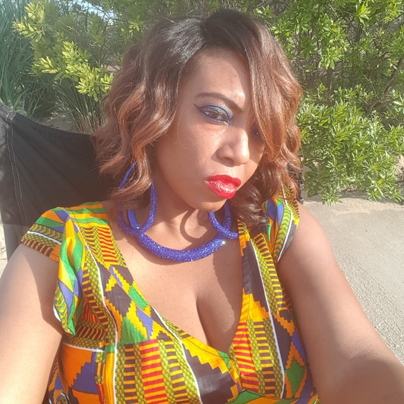 Meet your Posher, Ramonda - Picture 1 of 2